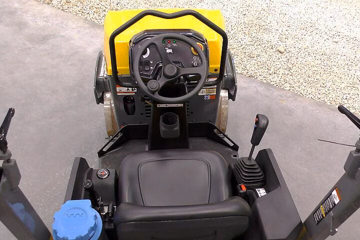 2026 Wacker Neuson RD12A-90 Fixed ROPS - Image 4